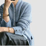 Mia - Strickjacke mit Stehkragen und Knopfdetails