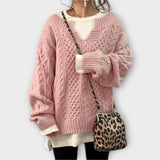 Genau passender Pullover mit Zopfmuster