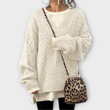 Genau passender Pullover mit Zopfmuster