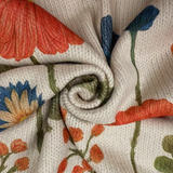 Wrenna - Cardigan mit Reissverschluss auf einer Wiese voller Wildblumen