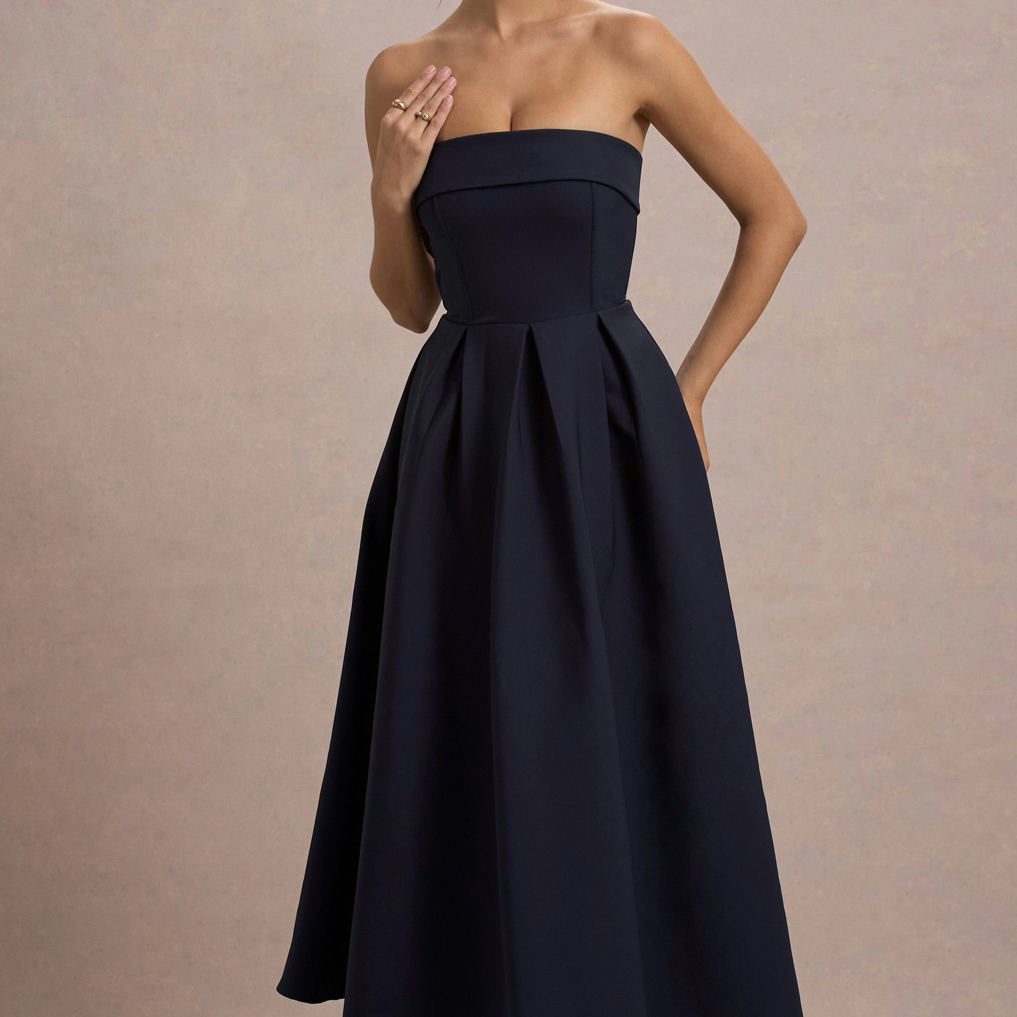 ANNE | Stilvolles Midi-Kleid mit Schulterfreiem Ausschnitt