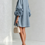 Freja | Elegantes Minikleid mit Puffärmeln, Blumenknöpfen und Blumenmanschetten