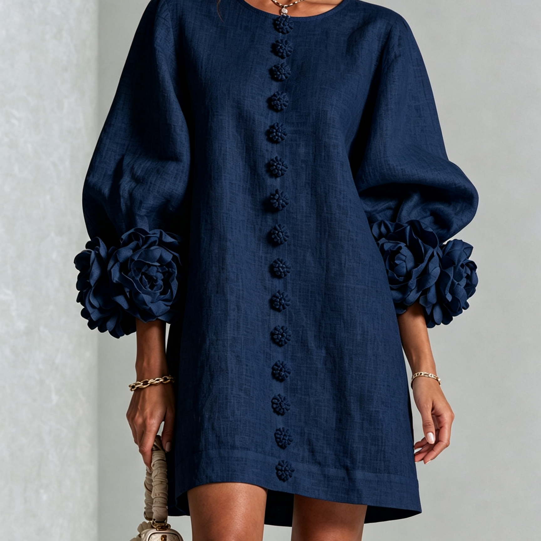 Freja | Elegantes Minikleid mit Puffärmeln, Blumenknöpfen und Blumenmanschetten