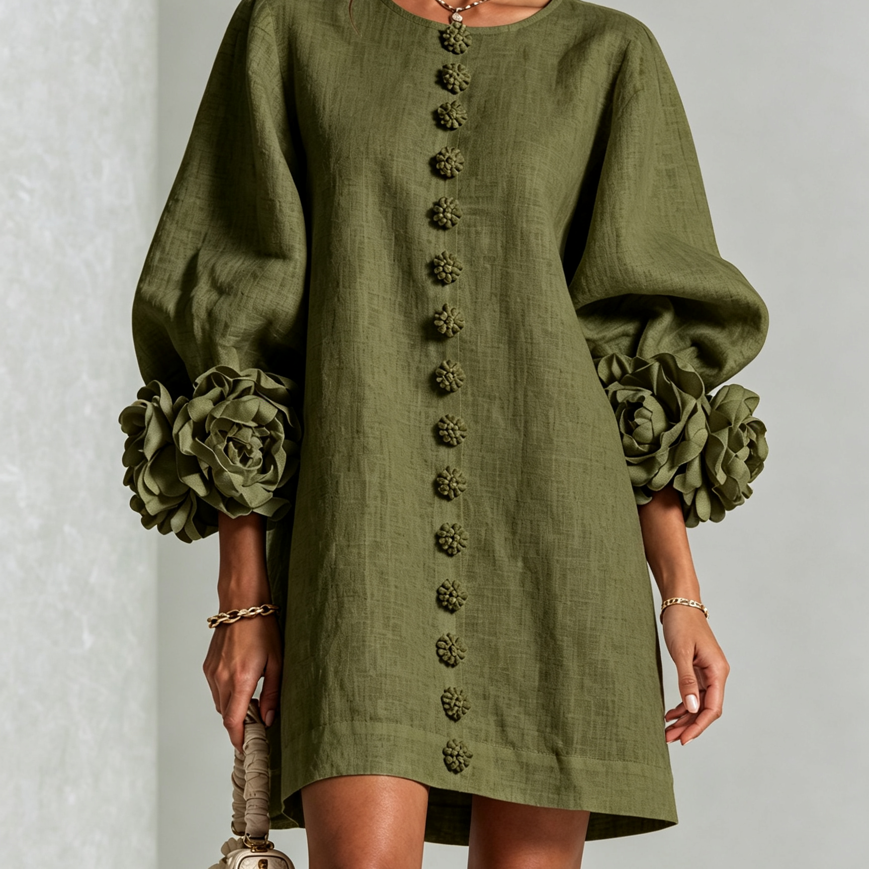 Freja | Elegantes Minikleid mit Puffärmeln, Blumenknöpfen und Blumenmanschetten
