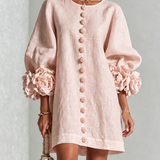 Astrid | Rosa Minikleid mit Puffärmeln, Blumenknöpfen und Blumenmanschetten