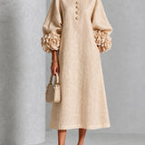Ida | Beiges Midikleid mit Puffärmeln, Blumenknöpfen und Blumenmanschetten
