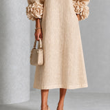 Ida | Beiges Midikleid mit Puffärmeln, Blumenknöpfen und Blumenmanschetten