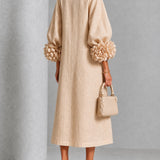 Ida | Beiges Midikleid mit Puffärmeln, Blumenknöpfen und Blumenmanschetten