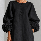 Selma | Schwarzes Midikleid mit Puffärmeln, Blumenknöpfen und Blumenmanschetten