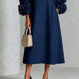 Alma | Marineblaues Midikleid mit Puffärmeln, Blumenknöpfen und Blumenmanschetten