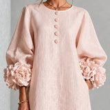 Liv | Rosa Midikleid mit Puffärmeln, Blumenknöpfen und Blumenmanschetten