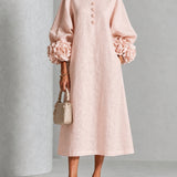 Liv | Rosa Midikleid mit Puffärmeln, Blumenknöpfen und Blumenmanschetten