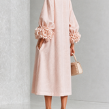 Liv | Rosa Midikleid mit Puffärmeln, Blumenknöpfen und Blumenmanschetten