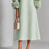 Frida | Salbeigrünes Midikleid mit Puffärmeln, Blumenknöpfen und Blumenmanschetten
