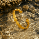 Goldene Sandreflexionen