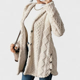Elżbieta - Cardigan mit warmer Kapuze und Zopfmuster