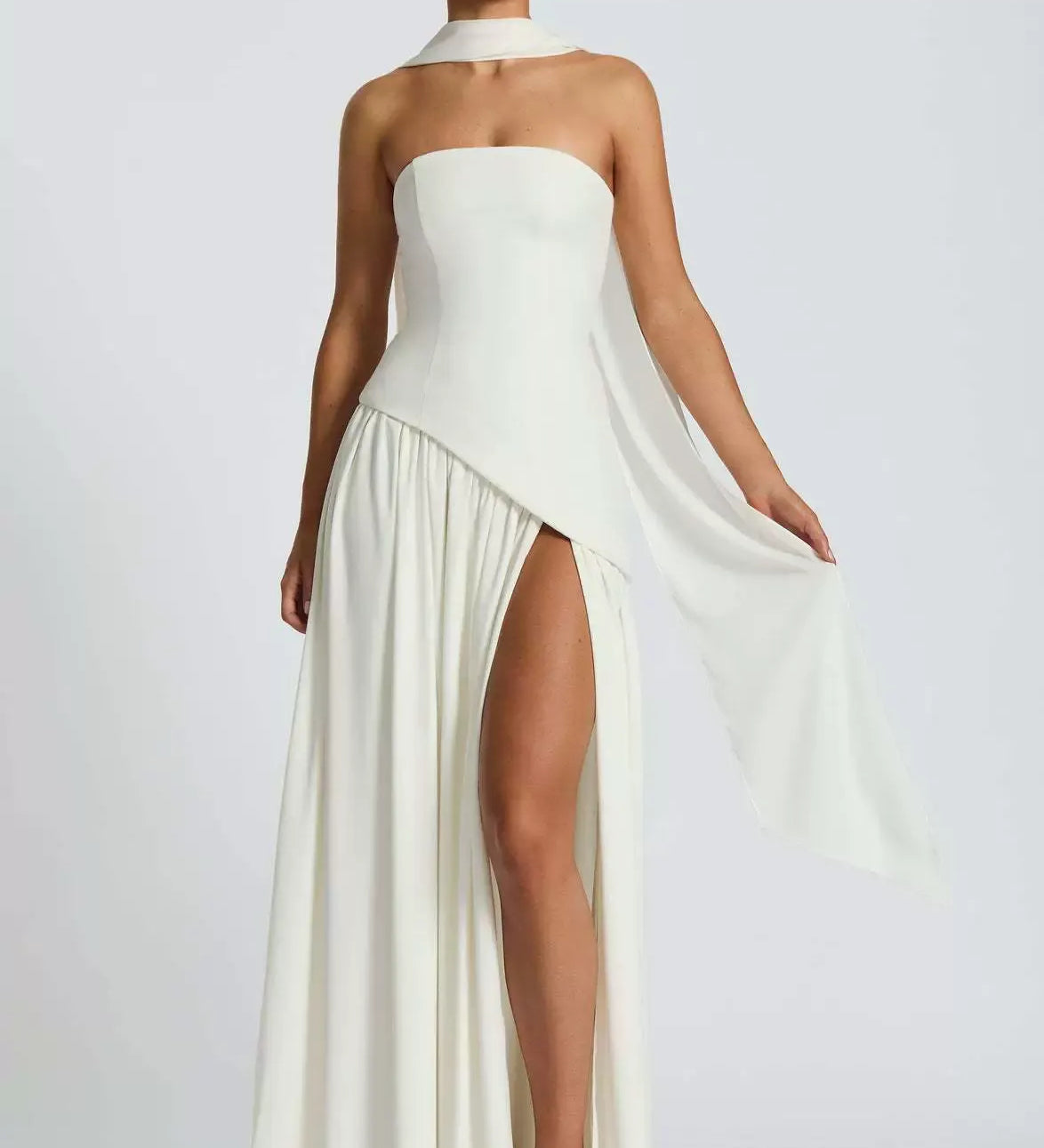 LINA | Trägerloses Maxikleid mit Hohem Schlitz