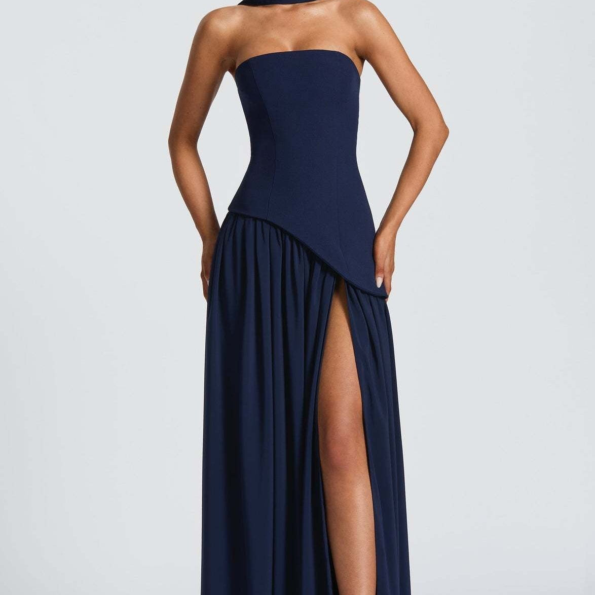 LINA | Trägerloses Maxikleid mit Hohem Schlitz