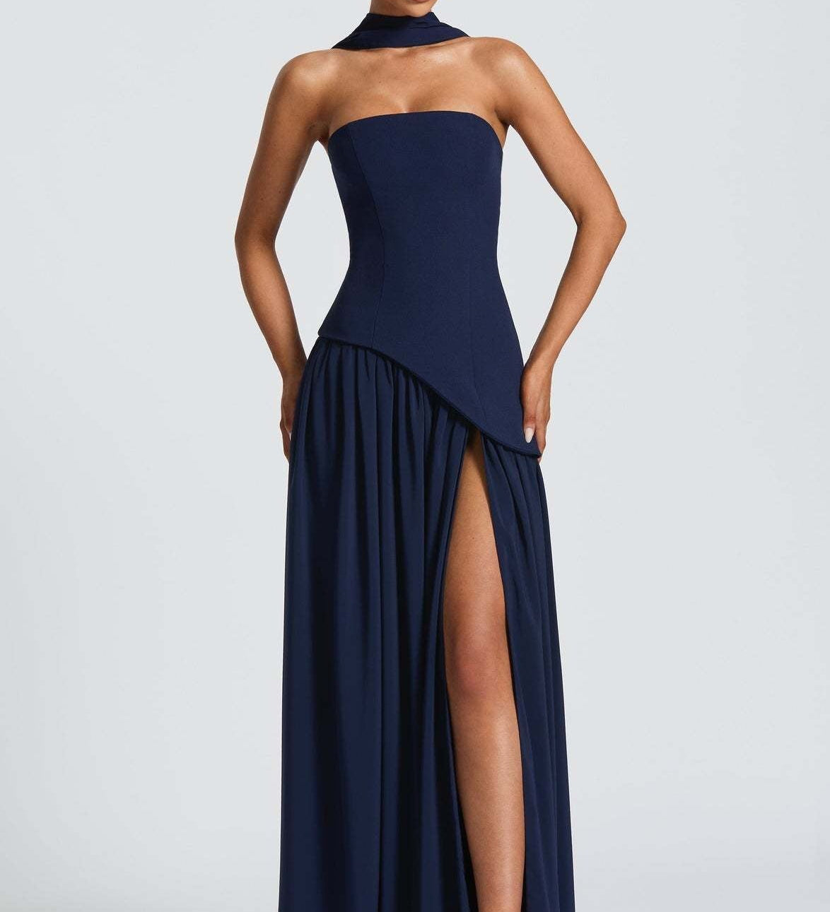 LINA | Trägerloses Maxikleid mit Hohem Schlitz